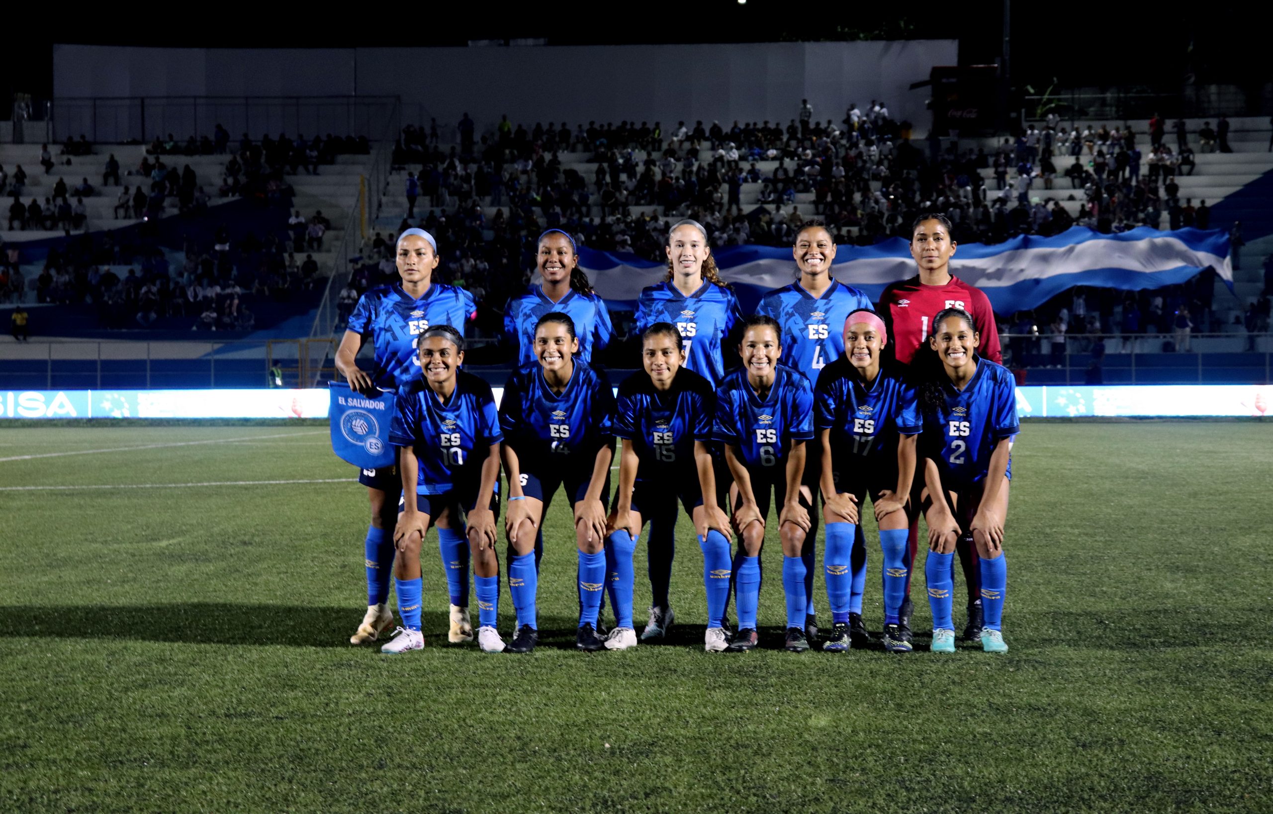 Selección de fútbol femenina de El Salvador inicia torneo rumbo a la
