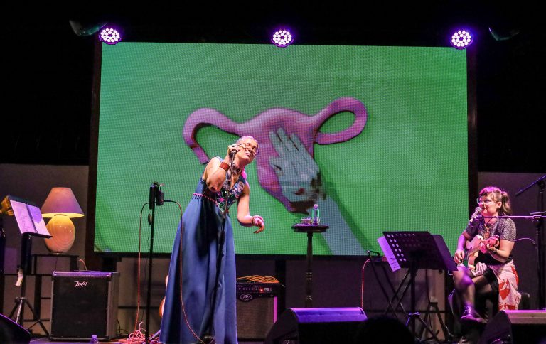 El concierto que duró una hora quince minutos estuvo conformado por canciones como solista y los hits de Aterciopelados.